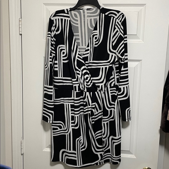 2/$20 Nine West XL Faux Wrap Black/White Dress Professional Sexy stretchy EUC - Picture 2 of 9